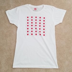 White t-shirt with heart&dot graphic